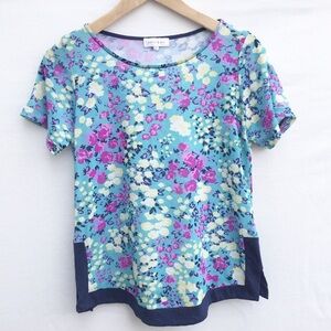 Apple & Eve floral shortsleeve top.